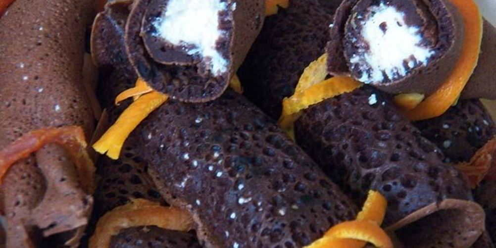 Рецепт шоколадные блины с творожной начинкой