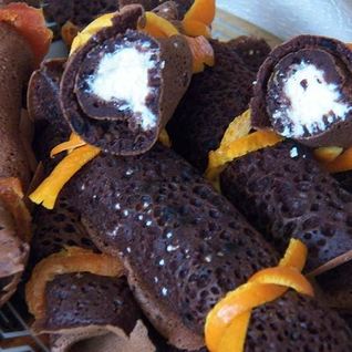 Шоколадные блины с творожной начинкой