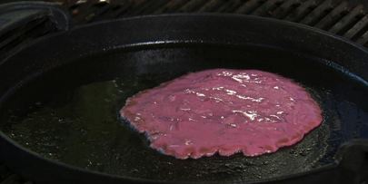 свекольные блины с копченым судаком