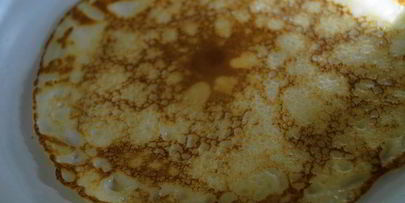 тонкие блинчики с творогом и вишней