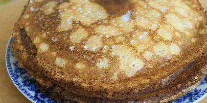 тонкие блинчики с творогом и вишней