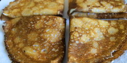 тонкие блинчики с творогом и вишней