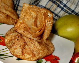 Заварные блины на молоке с начинкой из яблок