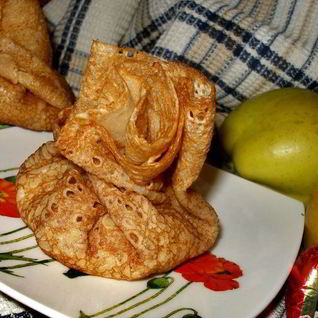 Заварные блины на молоке с начинкой из яблок