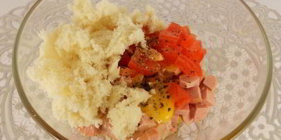 булочки фаршированные сосисками, помидорами и сыром в микроволновке