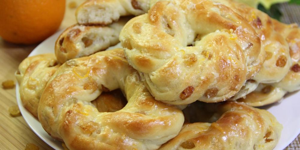Рецепт булочки с изюмом и глазурью