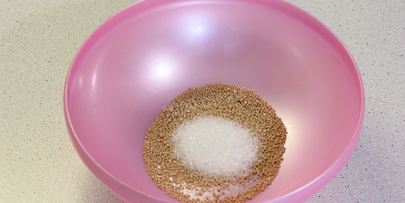 булочки с изюмом и глазурью