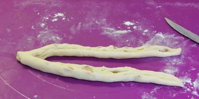 булочки с изюмом и глазурью