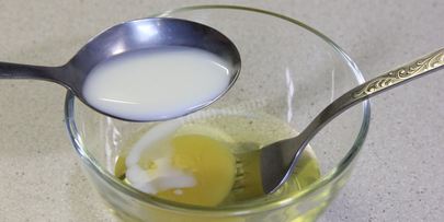 булочки с изюмом и глазурью