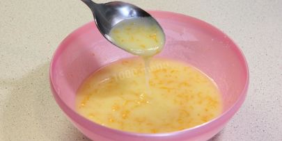 булочки с изюмом и глазурью