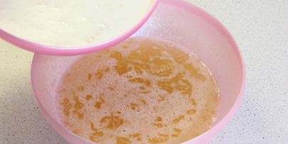 булочки с изюмом и глазурью