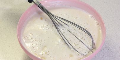 булочки с изюмом и глазурью