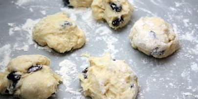 булочки с изюмом