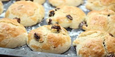булочки с изюмом