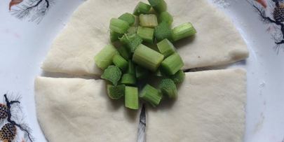 булочки с клубникой и ревенем