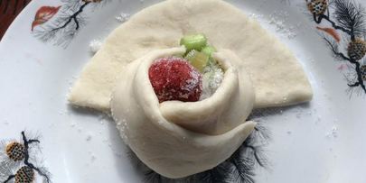 булочки с клубникой и ревенем