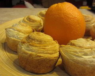 Булочки с корицей из слоеного теста