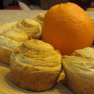 Булочки с корицей из слоеного теста