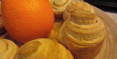 булочки с корицей из слоеного теста