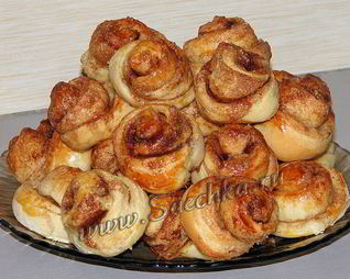 Булочки с корицей в виде розочек