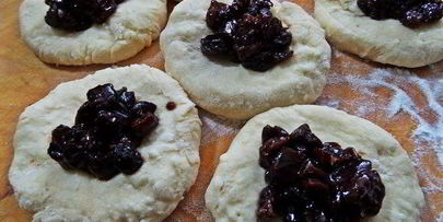 булочки с начинкой на творожном тесте