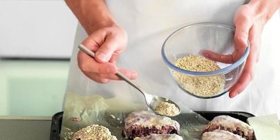 булочки с овсянкой, медом и ягодами