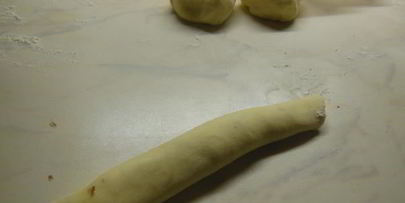 булочки с шоколадом, орехами и посыпкой