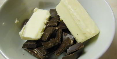 булочки с шоколадом, орехами и посыпкой