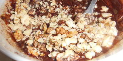 булочки с шоколадом, орехами и посыпкой