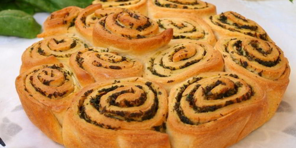 Рецепт булочки с зеленым соусом