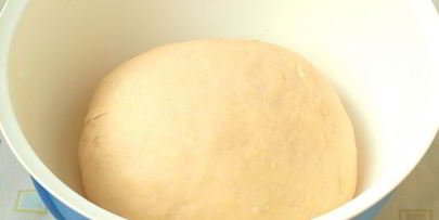 булочки с зеленым соусом