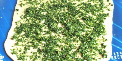 булочки с зеленым соусом