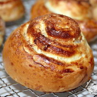 Булочки-улитки с корицей и грецким орехом