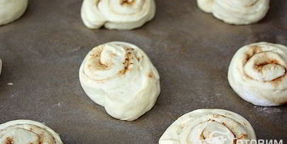 булочки-улитки с корицей и грецким орехом