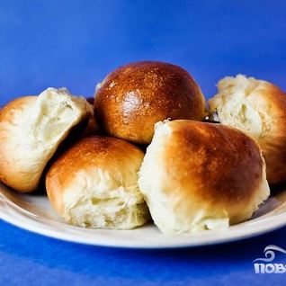 Дрожжевые булочки с кунжутом