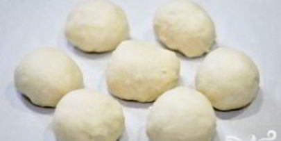 дрожжевые булочки с кунжутом