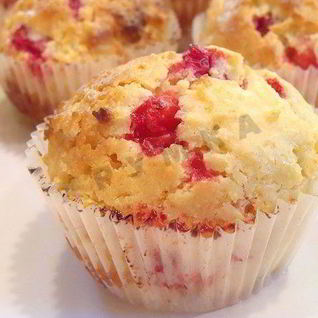 Дрожжевые булочки с вишней