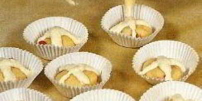 дрожжевые булочки с вишней