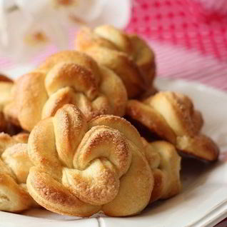 Имбирные булочки-розочки с корицей