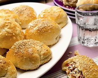 Итальянские булочки с сыром и томатами