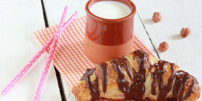 круассаны с шоколадной глазурью