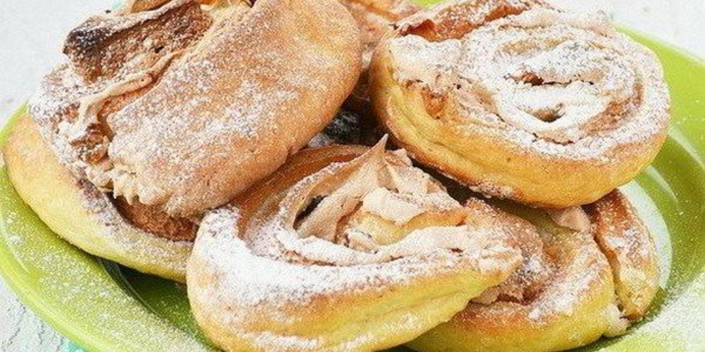 Рецепт нежные творожные булочки с вяленой вишней