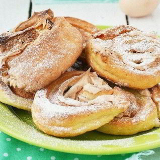 Нежные творожные булочки с вяленой вишней