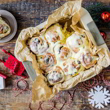 Рецепт Сдобные булочки с ромовым изюмом и сливочным сыром