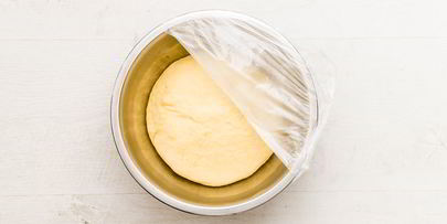 сдобные булочки с ромовым изюмом и сливочным сыром