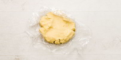 сдобные булочки с ромовым изюмом и сливочным сыром