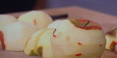 сдобные заливные булочки с глазированным яблоком