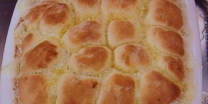 сдобные заливные булочки с глазированным яблоком