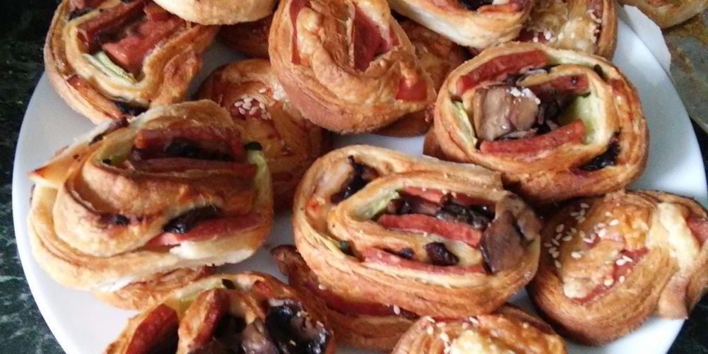 Рецепт слоеные булочки с ветчиной и зеленью