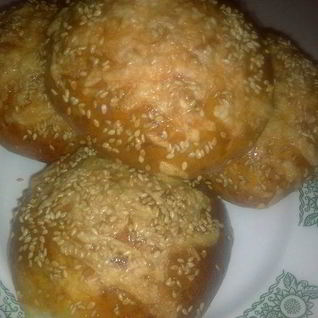 Сырные булочки с кунжутом